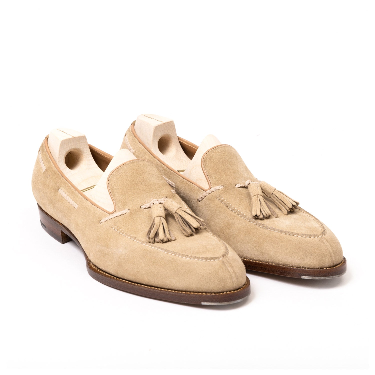 Loafer "Split Toe Tassel" aus sandfarbenem Rauhleder - reine Handarbeit